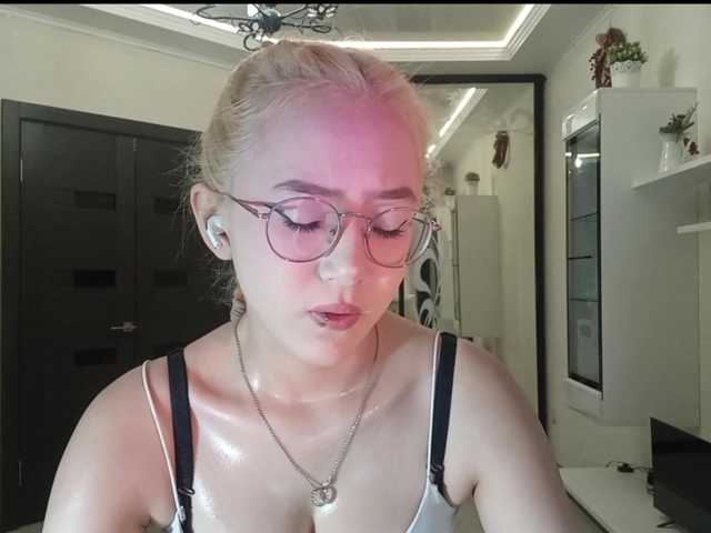MyrleHenggeler live cam