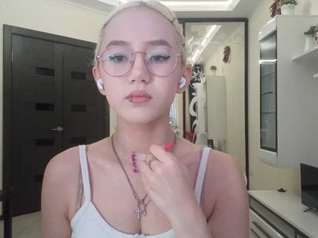 MyrleHenggeler live cam on BongaCams