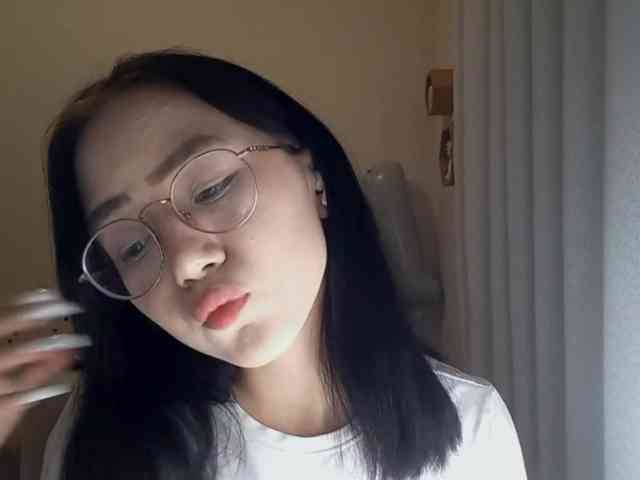 Myrlehenggeler's cam show statistics and live stream