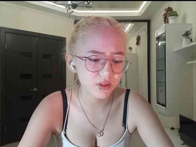 MyrleHenggeler webcam