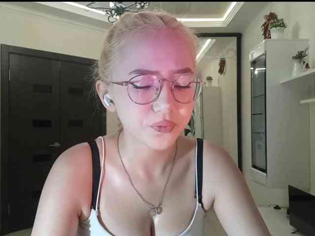 MyrleHenggeler webcam