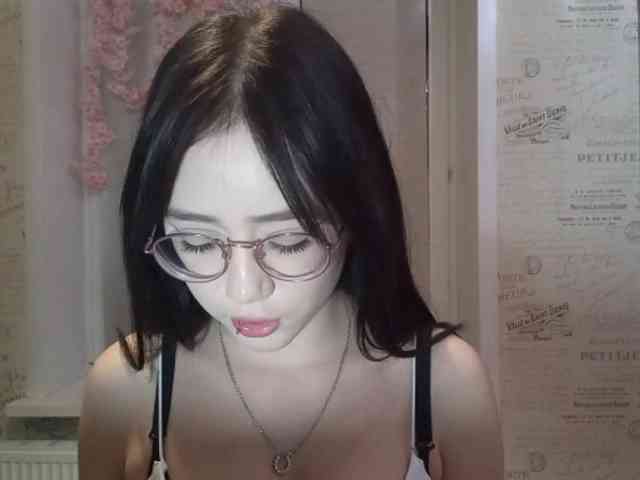 Myrlehenggeler's cam show statistics and live stream