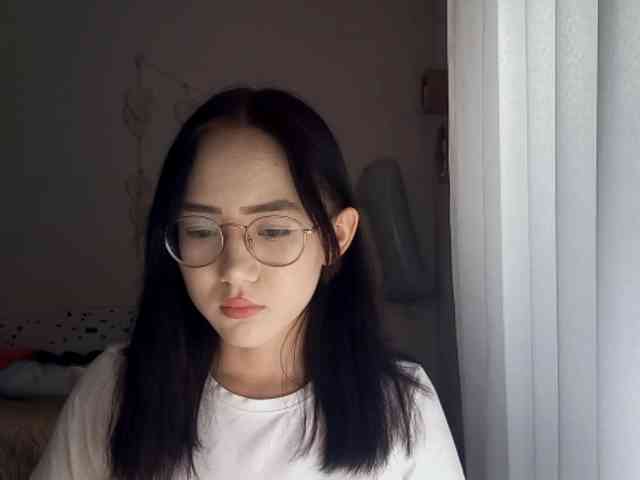 Myrlehenggeler's cam show statistics and live stream