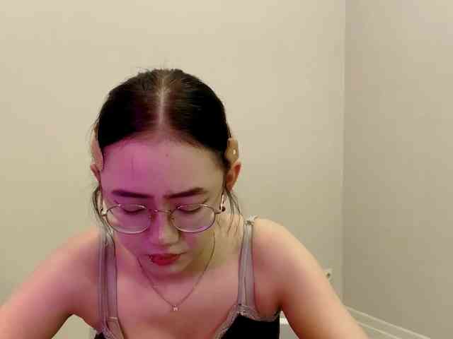 Model ini sedang live sekarang. MyrleHenggeler