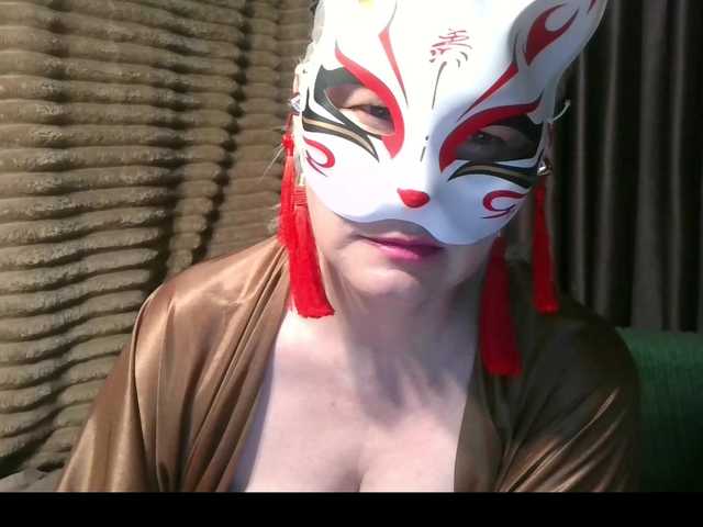 Tamilla45 live cam on BongaCams