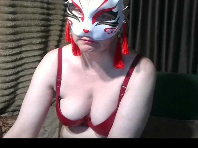 Tamilla45 live cam on BongaCams