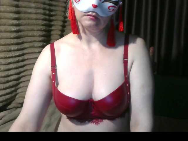 Tamilla45 live cam on BongaCams