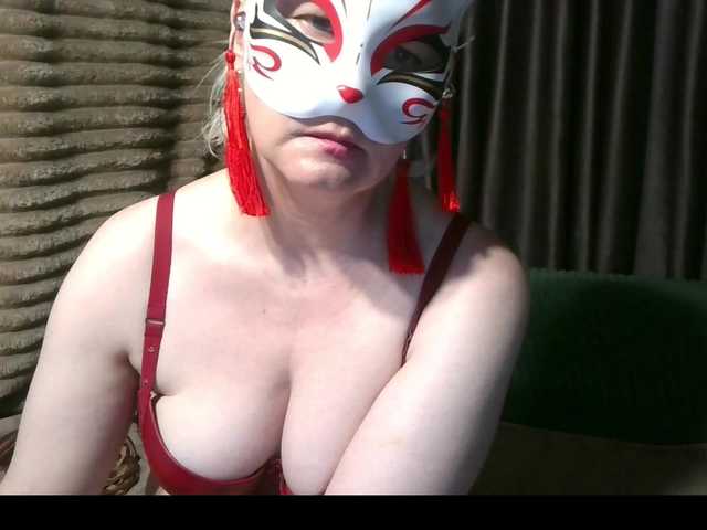 Tamilla45 live cam on BongaCams