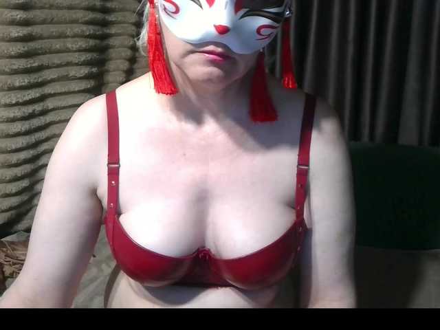 Tamilla45 live cam on BongaCams