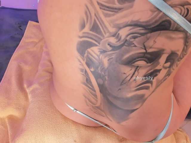ohyesly live cam on BongaCams