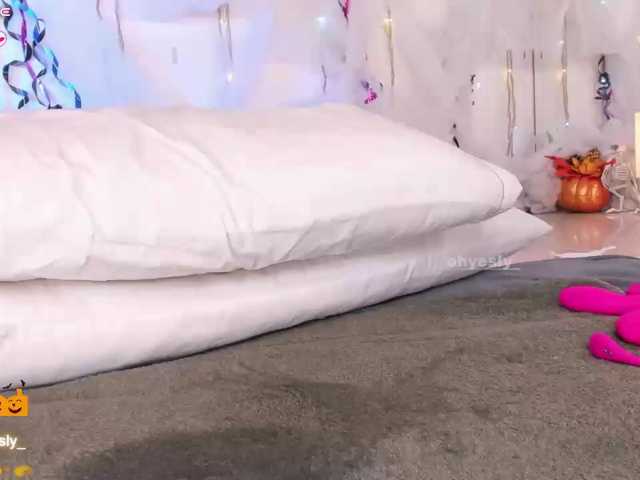 ohyesly live cam on BongaCams