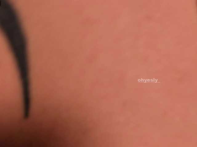 ohyesly live cam on BongaCams