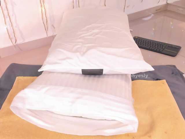 ohyesly live cam on BongaCams
