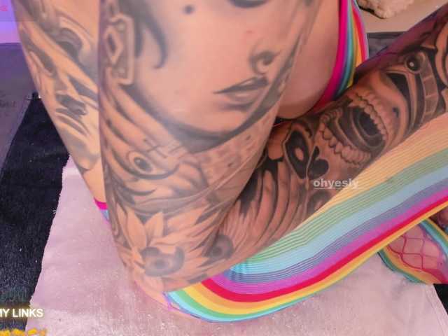 ohyesly live cam on BongaCams