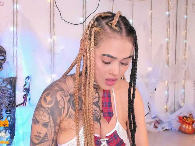 ohyesly live cam on BongaCams