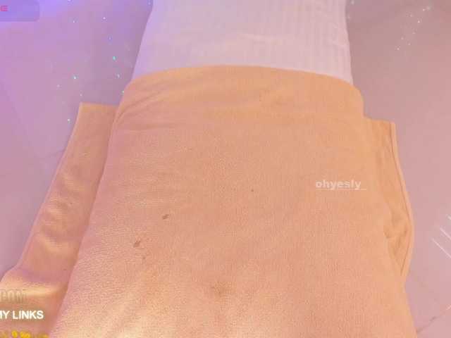 ohyesly live cam on BongaCams