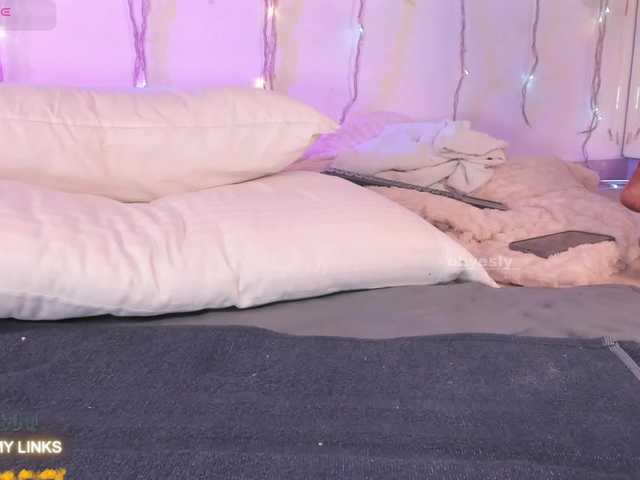 ohyesly live cam on BongaCams