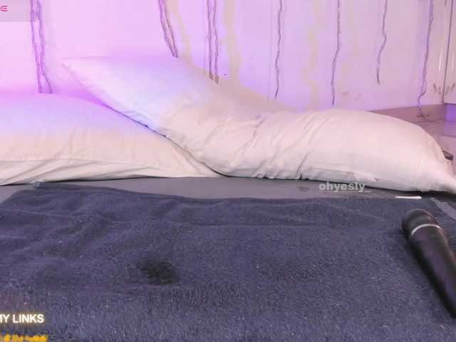 ohyesly live cam on BongaCams