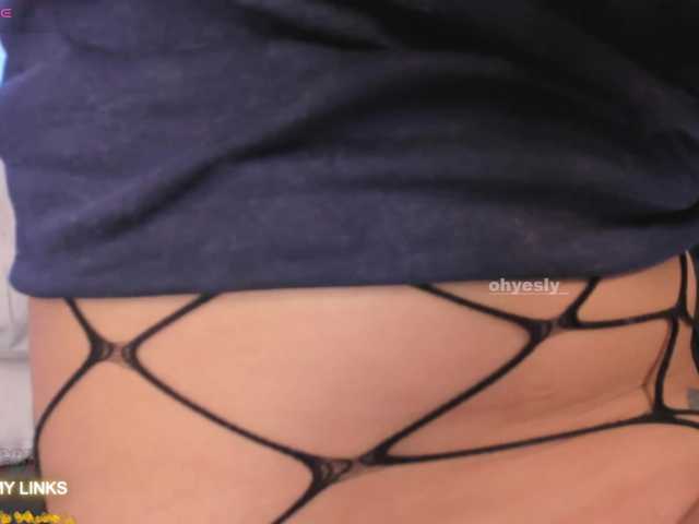 ohyesly live cam on BongaCams