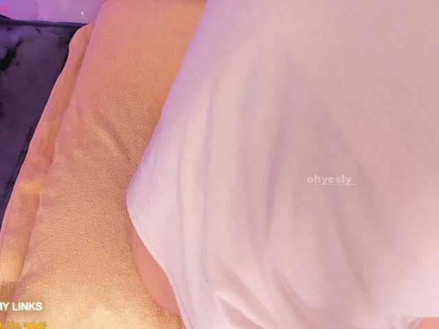 ohyesly live cam on BongaCams