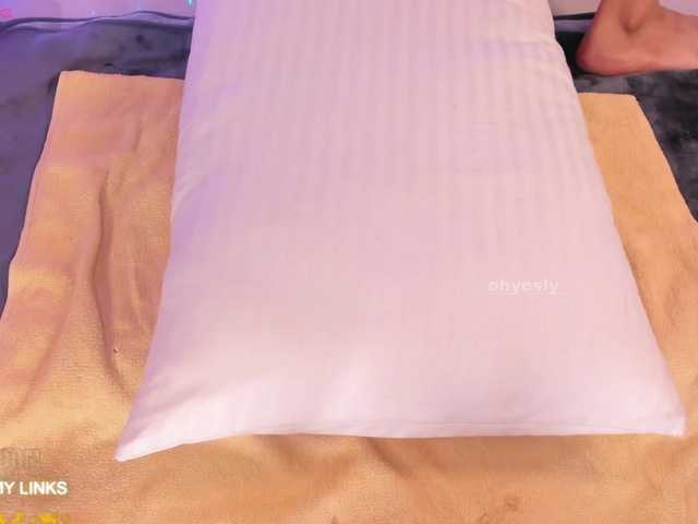 ohyesly live cam on BongaCams