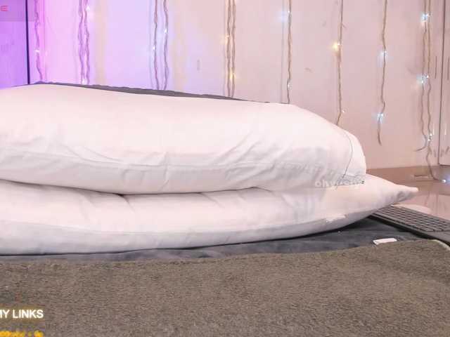 ohyesly live cam on BongaCams