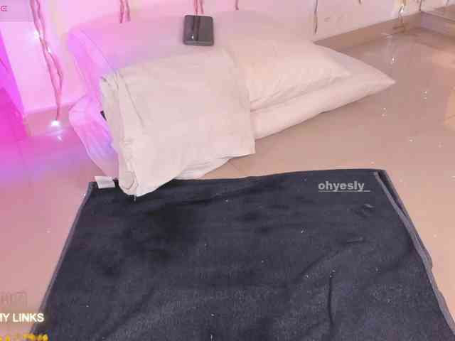 ohyesly Sex Cam Show