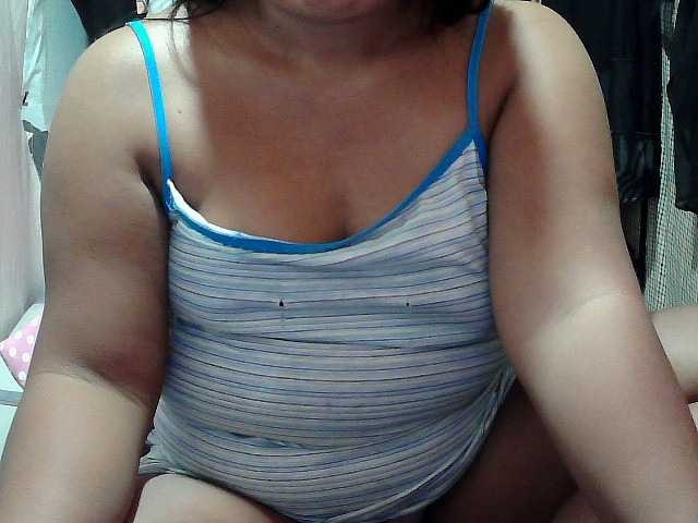 le modèle PinayLynlyn08 est en webcam porno dans un show sur le site bongacams, il possède les tags suivants: Asian,Brunette,Trimmed