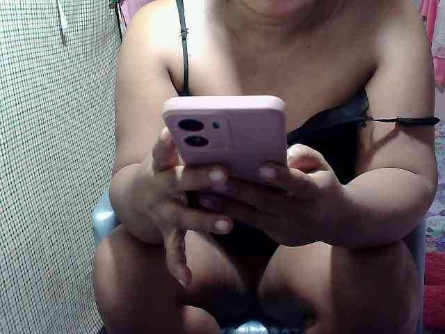 PinayLynlyn08 webcam