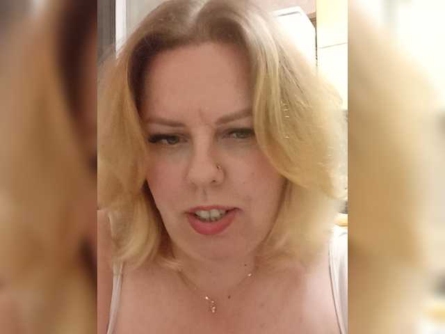 EVA3101 live cam on BongaCams