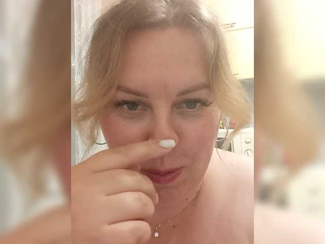 Hidden_Charm — live female cam
