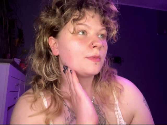 AlinaSweet live cam on BongaCams