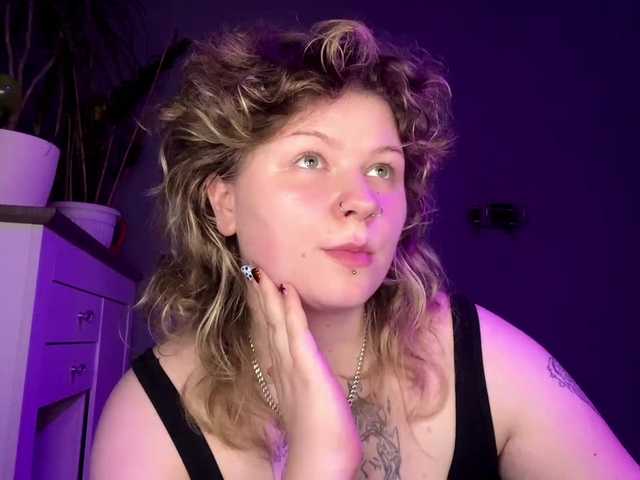 AlinaSweet live cam on BongaCams