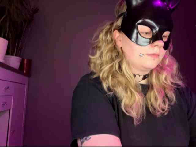 AlinaSweet webcam