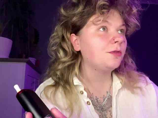 AlinaSweet webcam