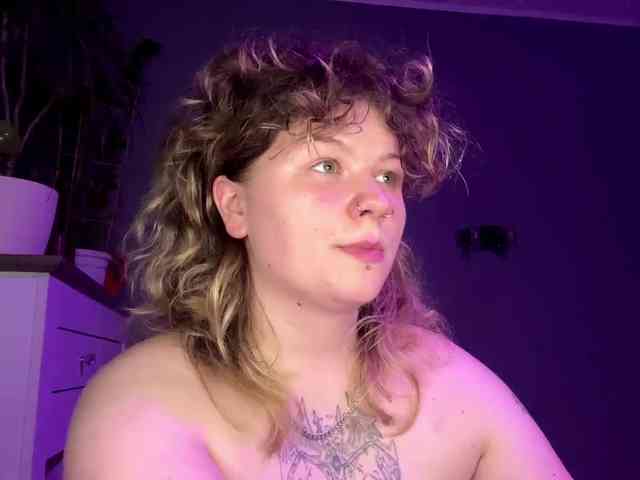 Model: AlinaSweet