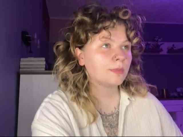AlinaSweet webcam