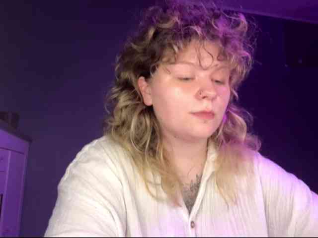 AlinaSweet webcam