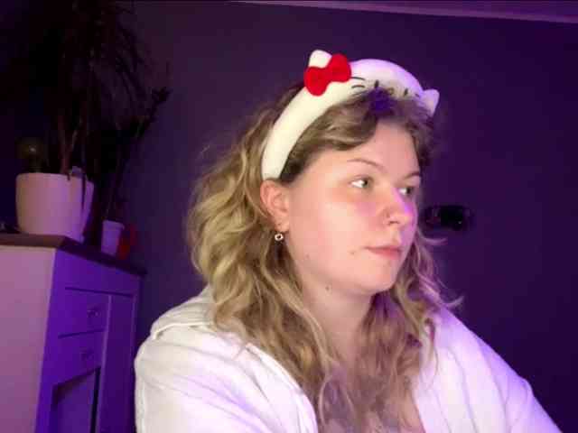 AlinaSweet webcam