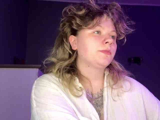 AlinaSweet webcam