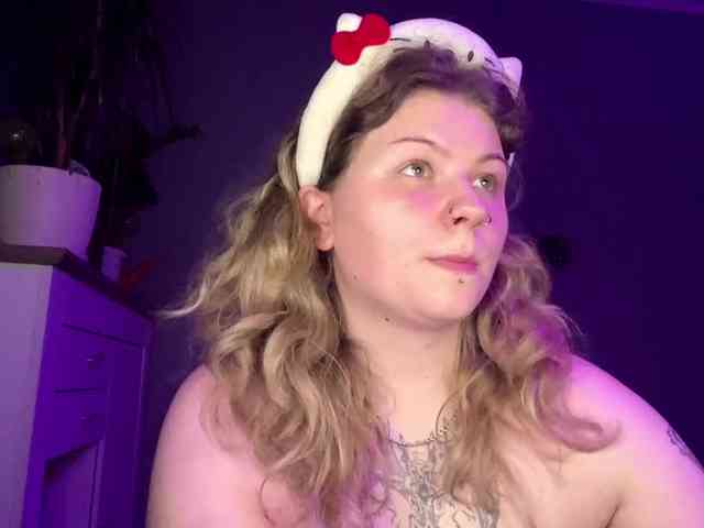 AlinaSweet webcam