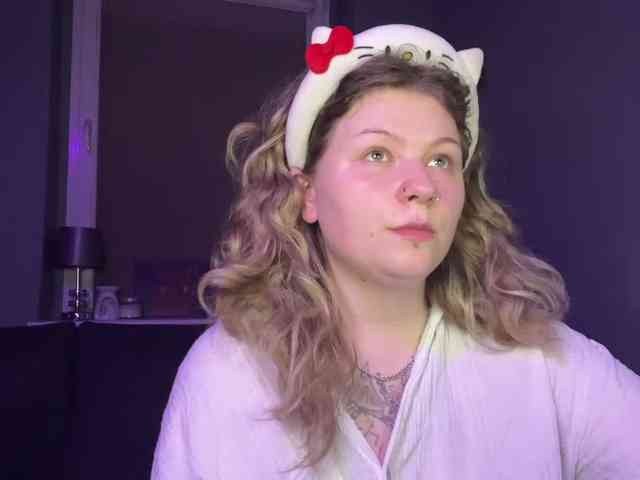 AlinaSweet webcam