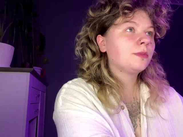 AlinaSweet webcam