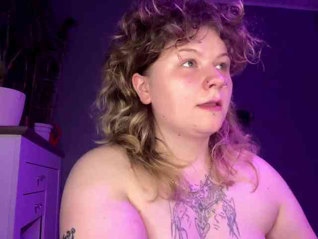AlinaSweet webcam