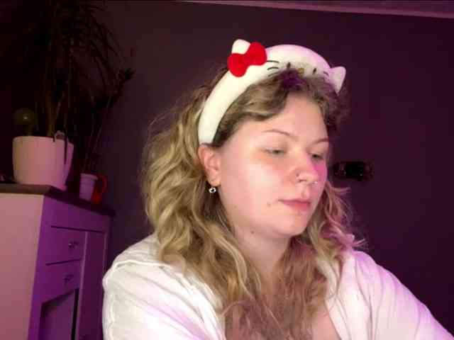 AlinaSweet webcam