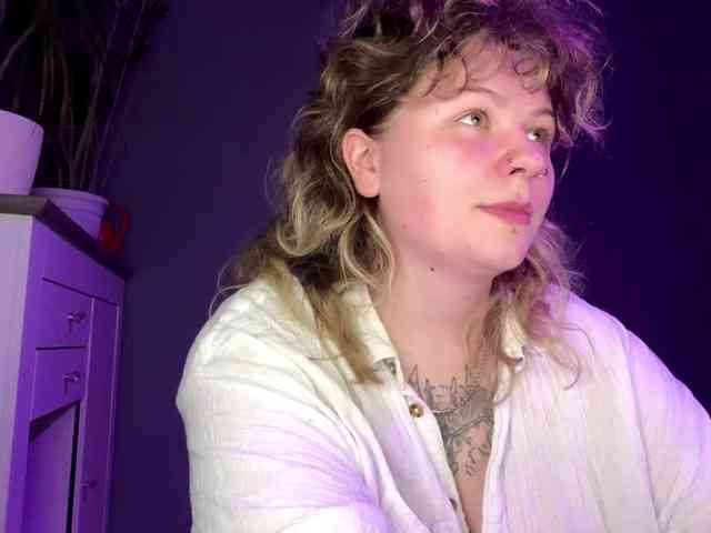 AlinaSweet webcam