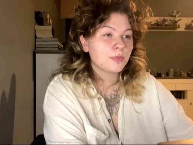AlinaSweet webcam