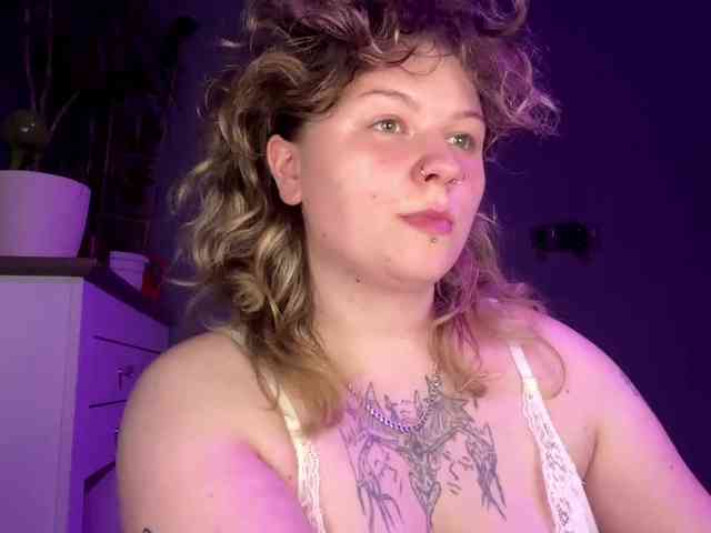 AlinaSweet webcam