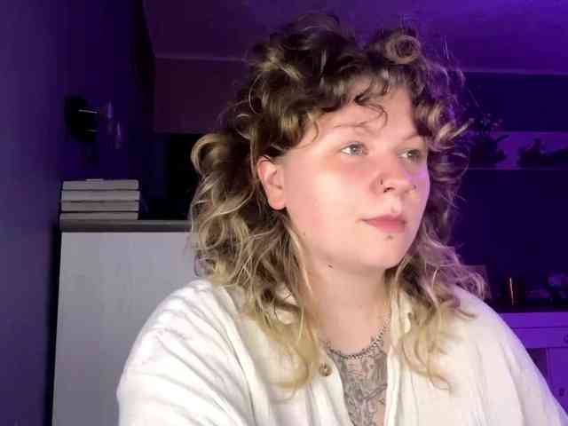 AlinaSweet webcam