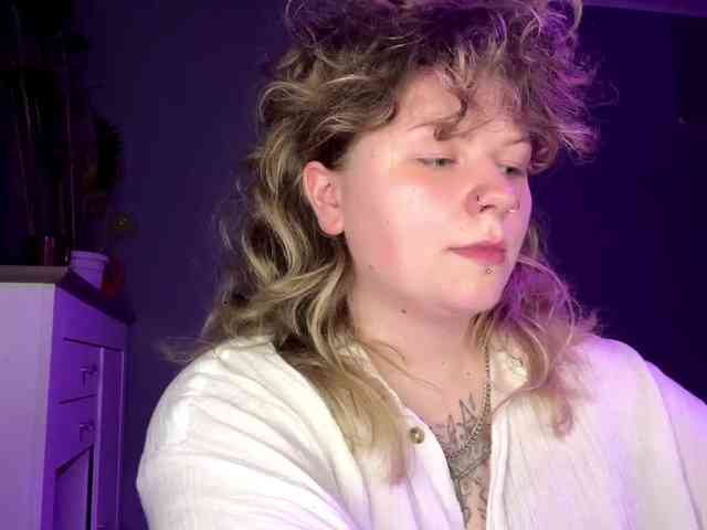 AlinaSweet webcam